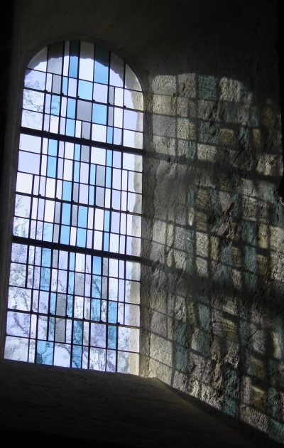 vitraux - Abbaye St Amant de Boixe